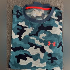 Men’s Under Armour size L blue camo long sleeved thermal shirt.
